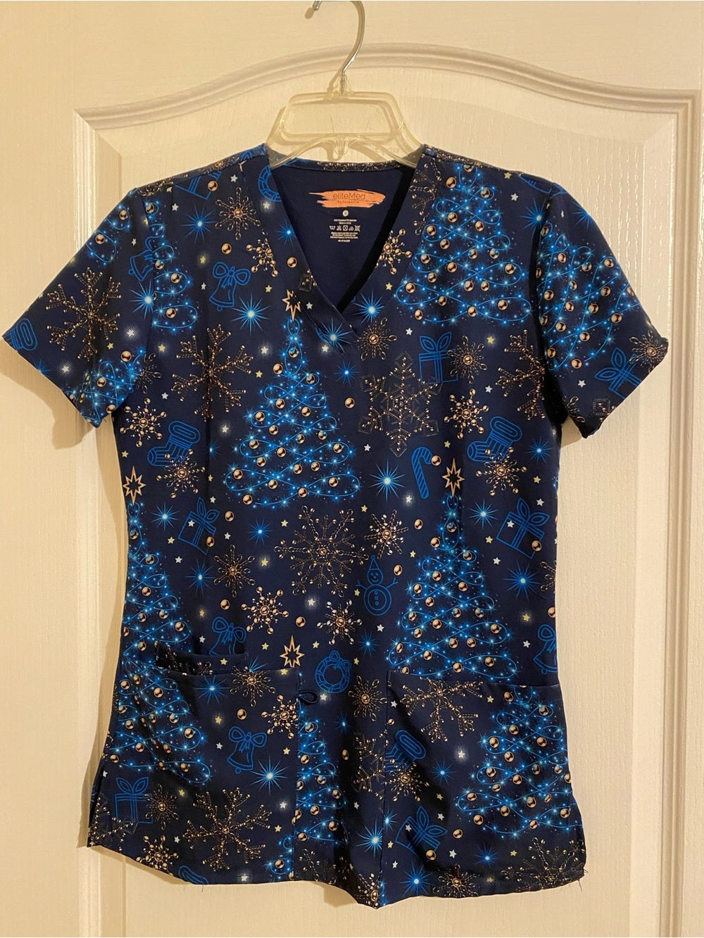 Elite Med Performance Navy and gold Christmas tree lights scrub top size small